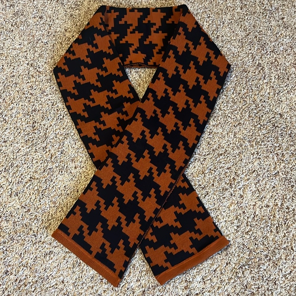 Houndstooth Knitted Scarf 
Burnt Orange / Black